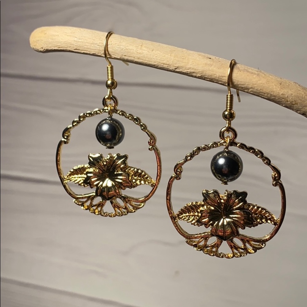 Hawaiian Hibiscus Flower with Shell Pearl